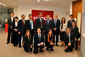 Hitachi Europe一行との集合写真（後列中央が西田日立ヨーロッパ社長）
