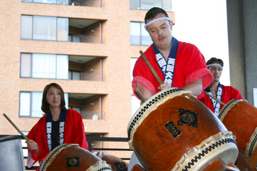 <strong>A Performance by the British Embassy Taiko Drumming Club 'Don BRI</strong>