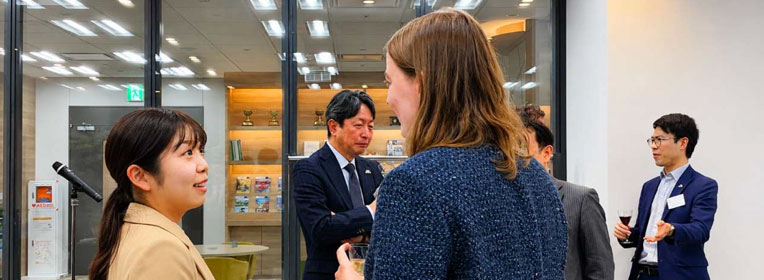懇親会の様子